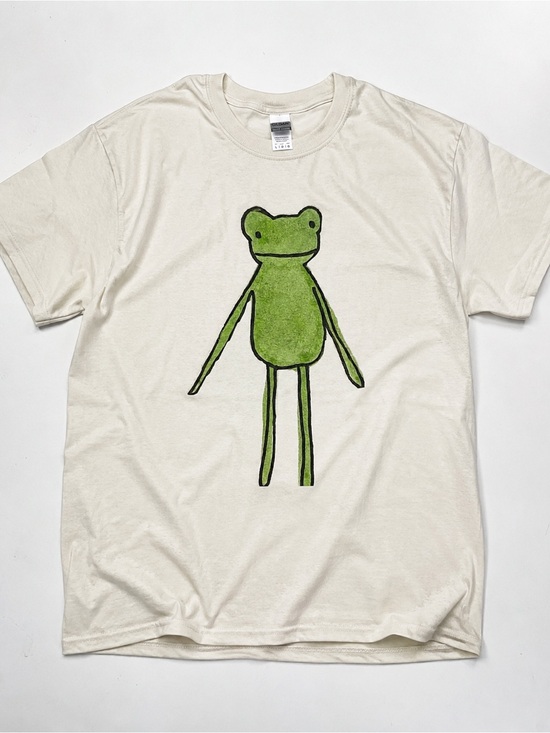 Gildan Tops - Gildan Cream Tee with Green Frog Graphic